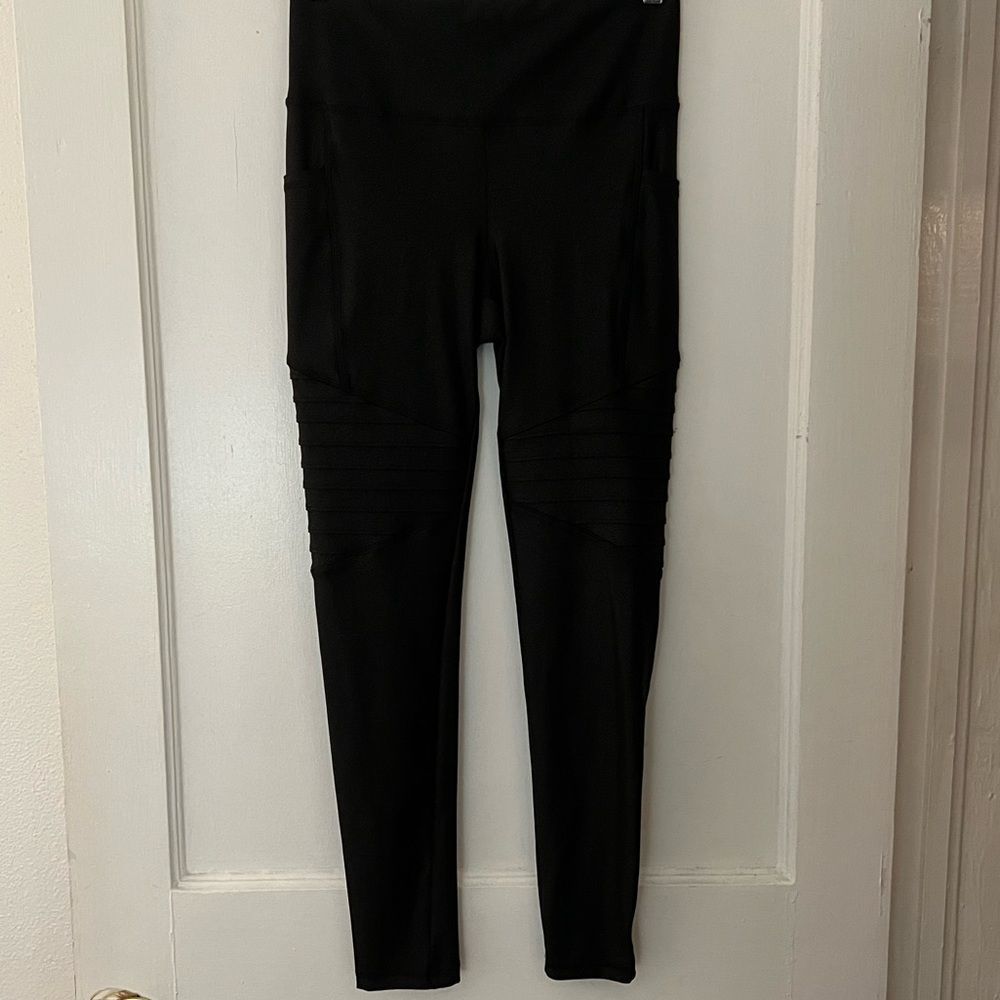 Gently loved Mono b faux leather leggings Sz M